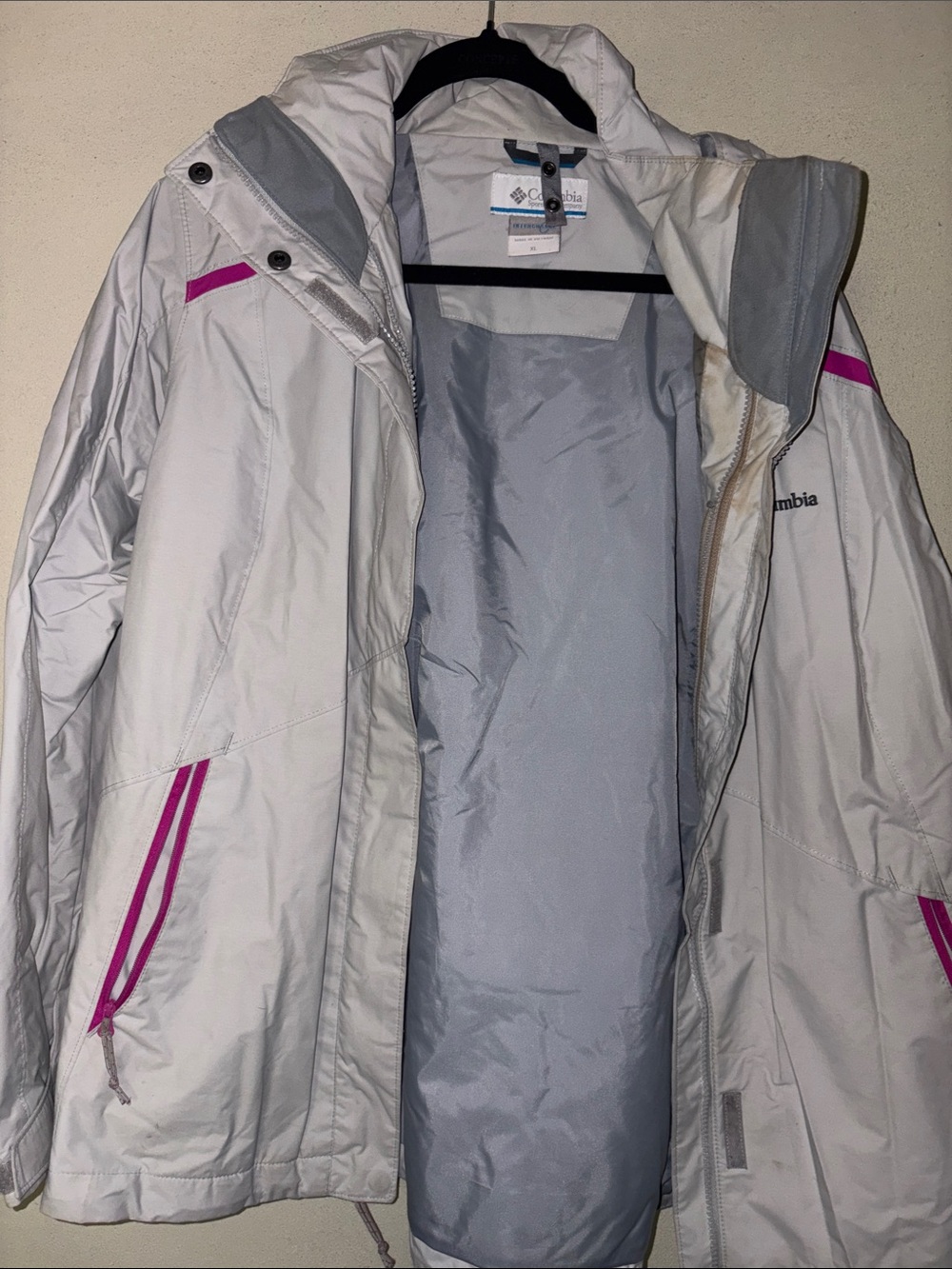 Columbia Women’s Light Gray Ski Jacket with Pink Trim
